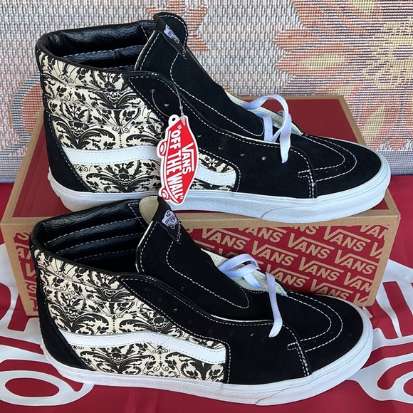 Vans Sk8-Hi
Skull Tapestry Black/Bone
VN0A7Q5N95X
Men’s sneakers - Picture 2 of 16